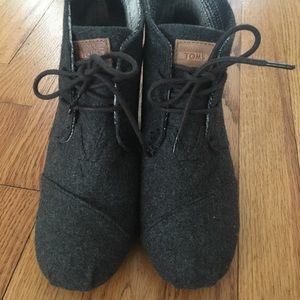 Toms wool lace up heel booties. Easy to pair! 7.5